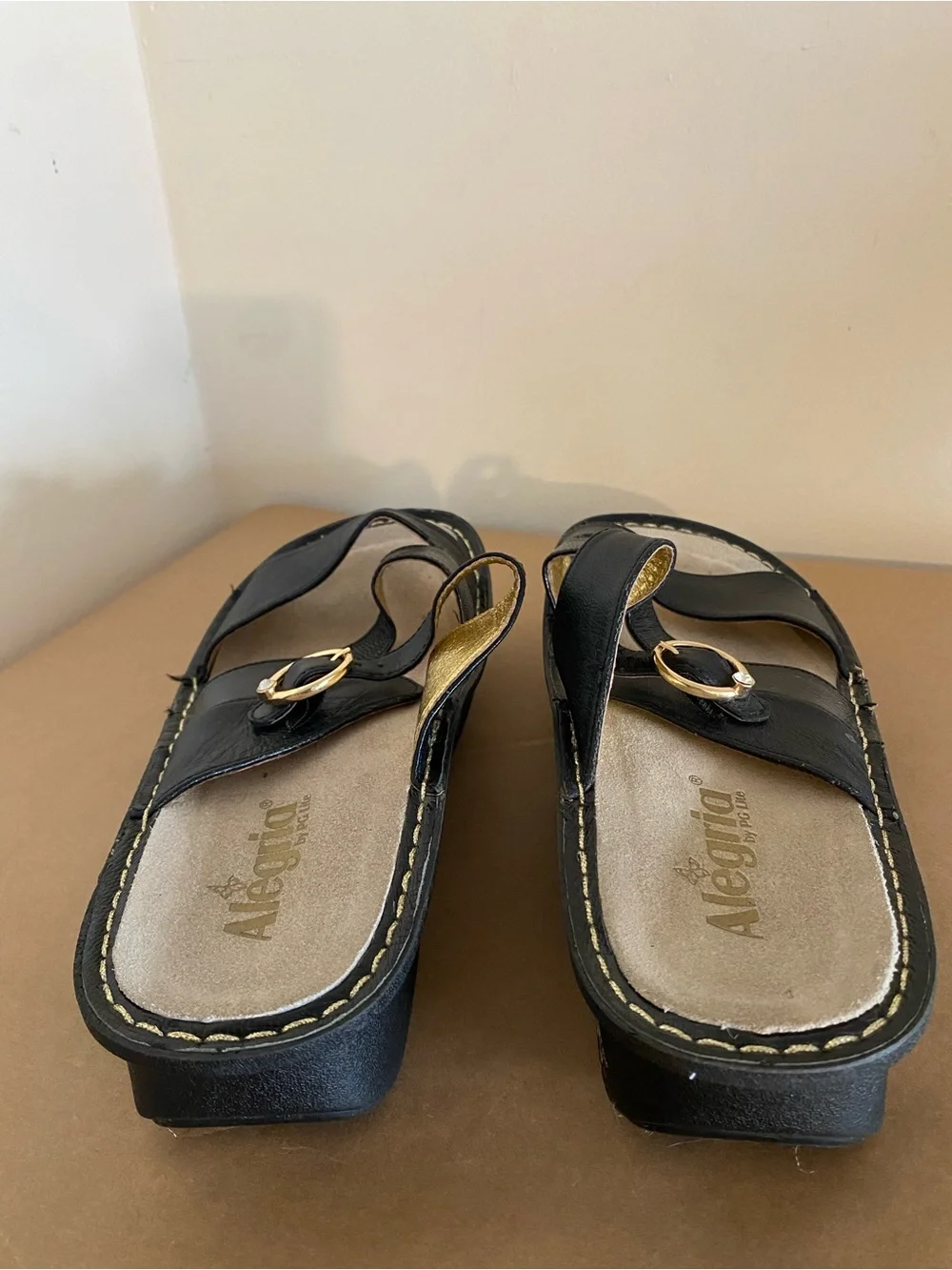 Alegria Victoriah Black & Gold Leather Platform Sandals Size 42 / 11.5 Gold ring